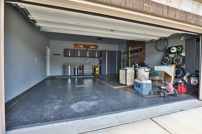 Building Photo - 2215 Tonkawa Trl