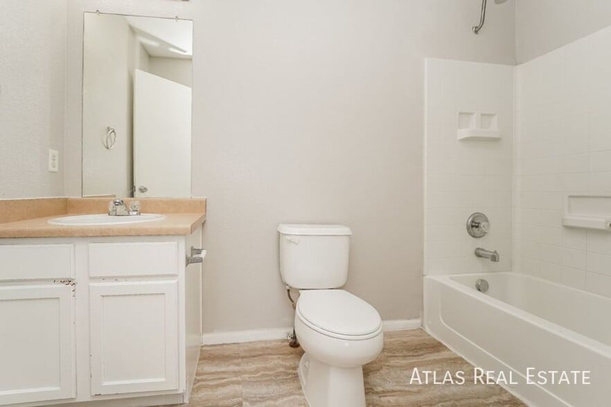 Building Photo - 4745 Andes St