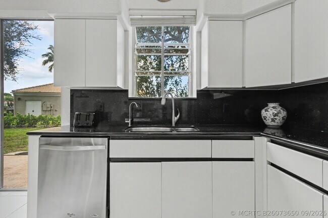 Building Photo - 6219 Evian Pl