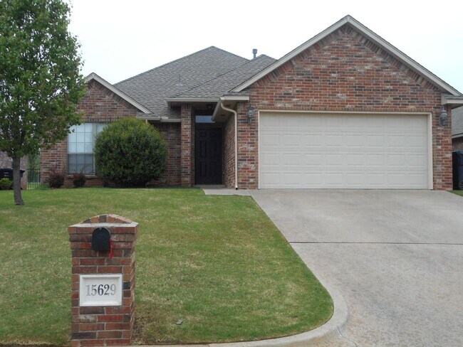Primary Photo - Gorgeous 4 Bed 2 Bath in Gated Community