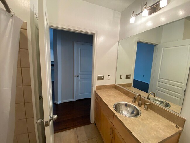 Building Photo - Ghent Condo with Secured Entry and Parking...