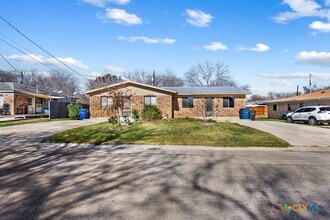 Building Photo - 222 Redbud Ln