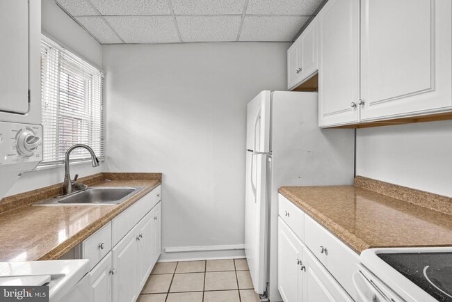 Building Photo - 87 E Butler Ave