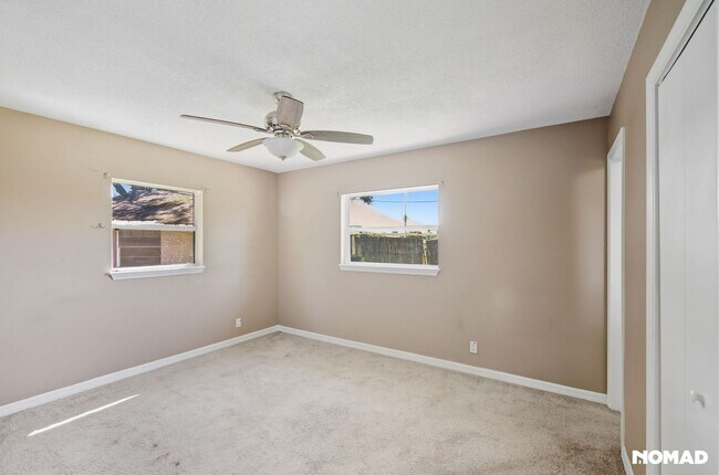 Building Photo - Updated, Large yard, quiet neighborhood, and convenient location