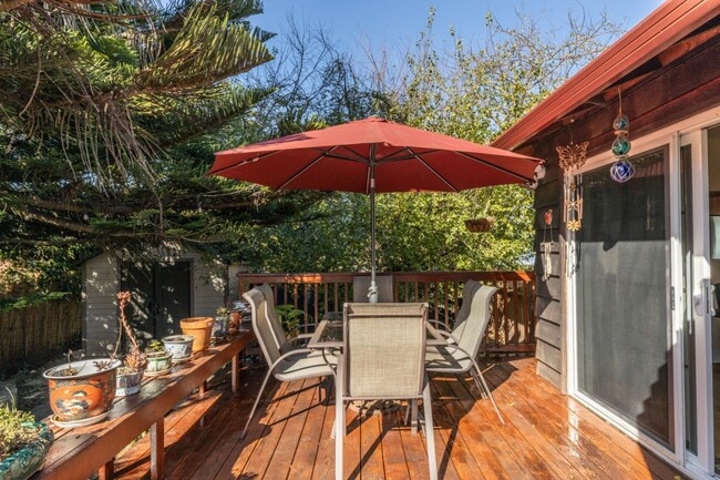 Building Photo - 530 Rockaway Beach Ave