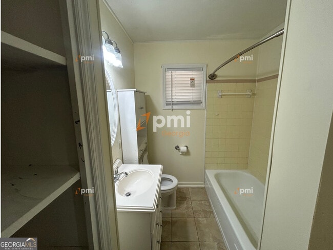 Building Photo - 1549 Barcelona Dr