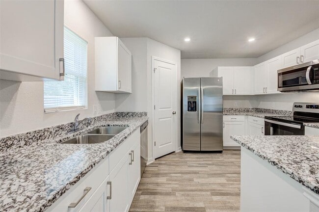Building Photo - 10042 Cerritos dr