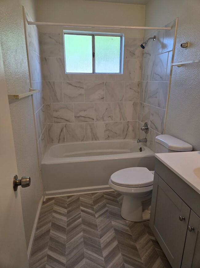 Building Photo - 3 Bedroom 2 Bath Home with Cooler