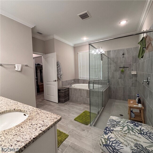 Building Photo - 4028 E Hampton Cir