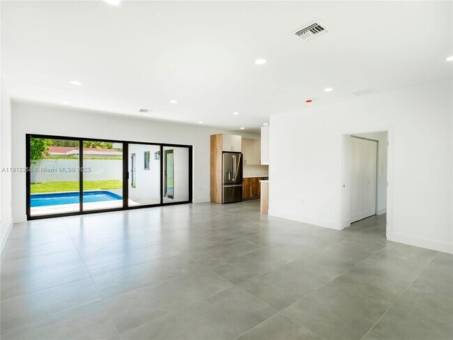 Building Photo - 1181 NE 202nd St