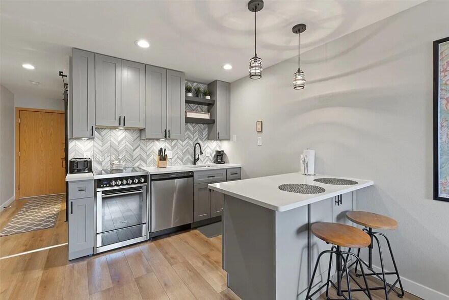 Building Photo - 99 Granite St