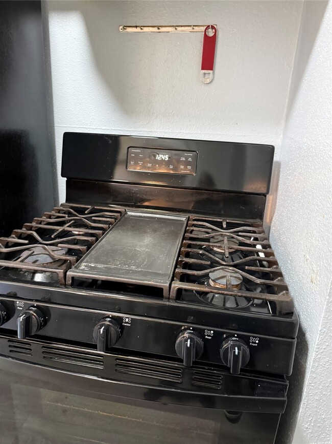 Building Photo - 3122 Trail Lake Dr