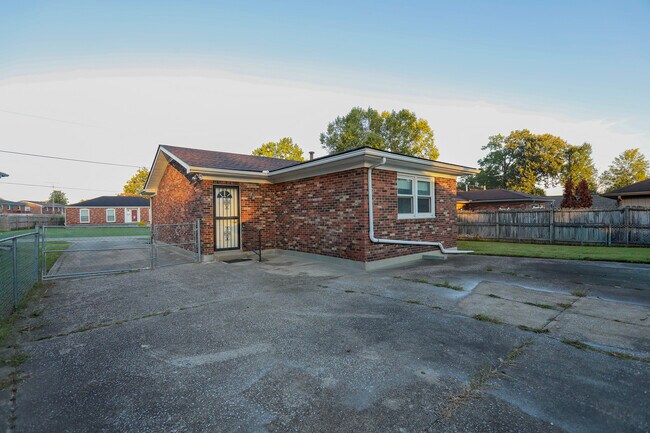 Building Photo - 2509 Paddock Ct