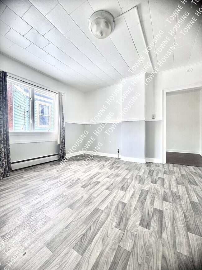 Building Photo - 256 14th St