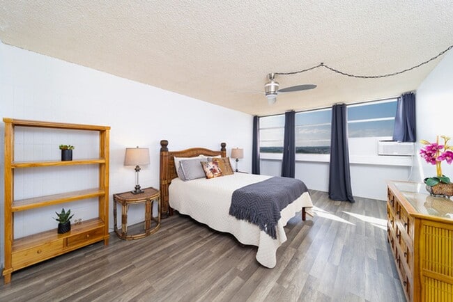 Building Photo - Bayshore Towers - Fully Furnished Unit wit...