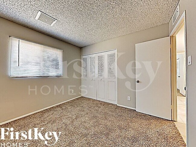 Building Photo - 4428 S La Corta Dr