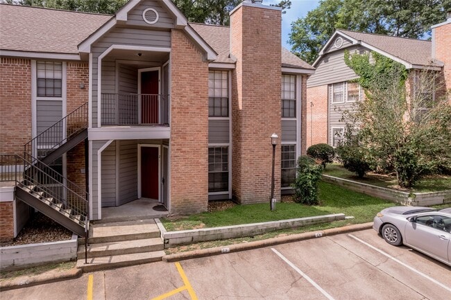 Building Photo - 2401 Sycamore Ave