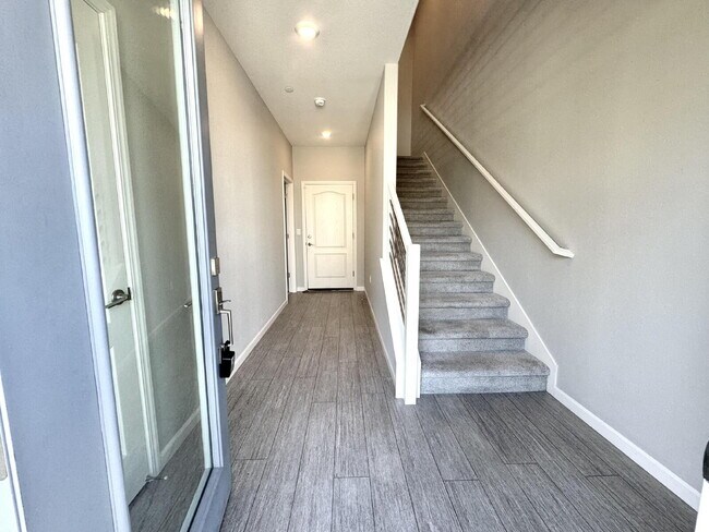 Building Photo - 202 Agustin Narvaez St