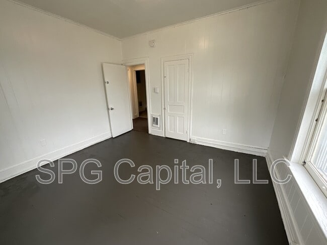 Building Photo - 591 McAllister St