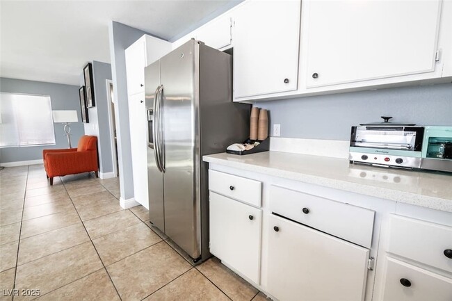 Building Photo - 3833 Via Lucia Dr