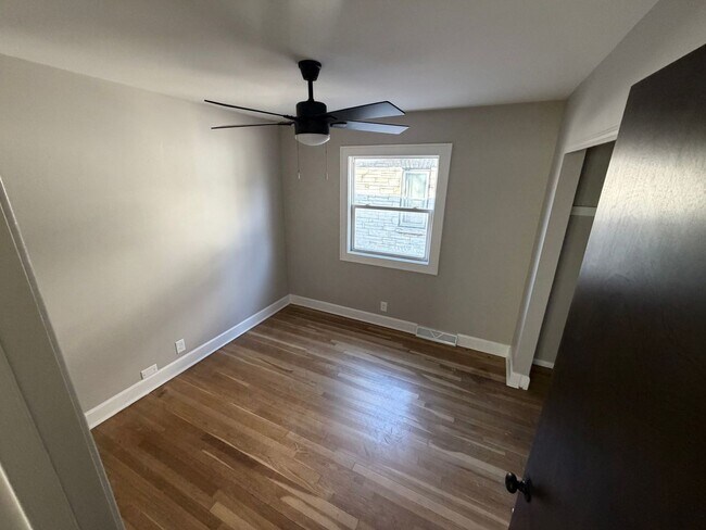 Building Photo - 516-518-518 S 70th St