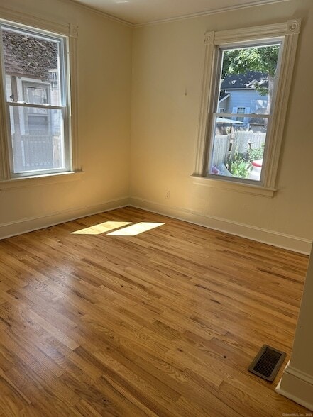 Building Photo - 182 Meadow St