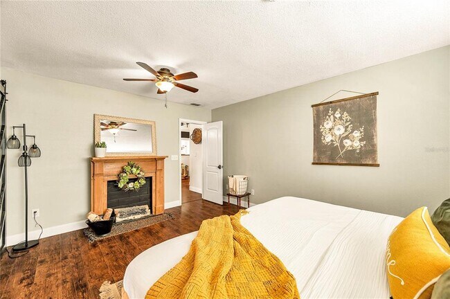 Building Photo - 16084 Stur St