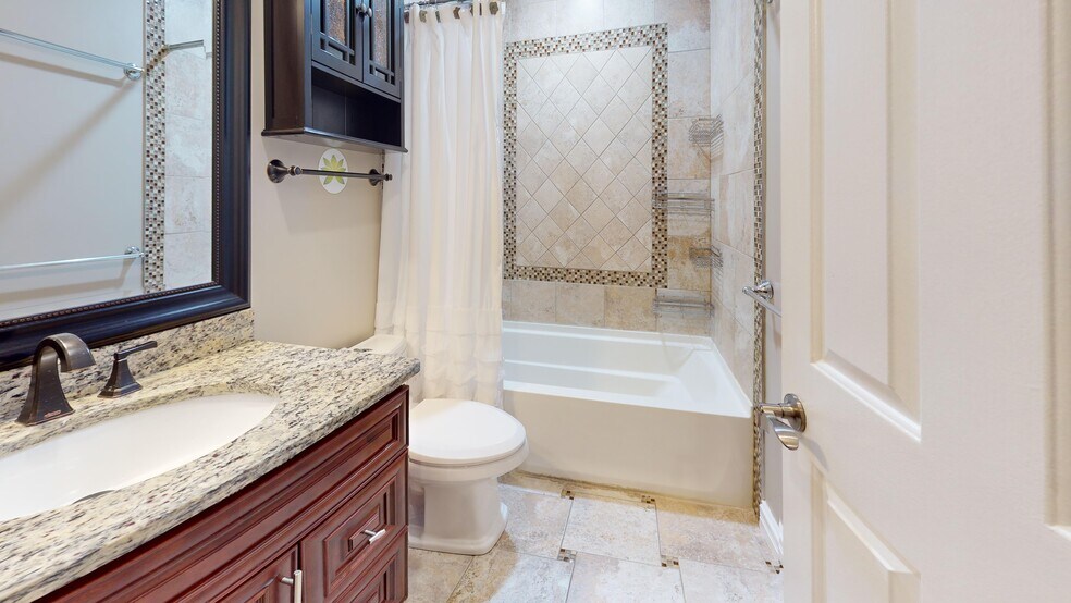 Full Bath - 1327 Larchmont Dr