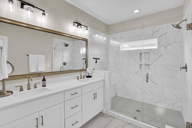 Building Photo - Bull Street District 3 Bedroom 3.5 Bath