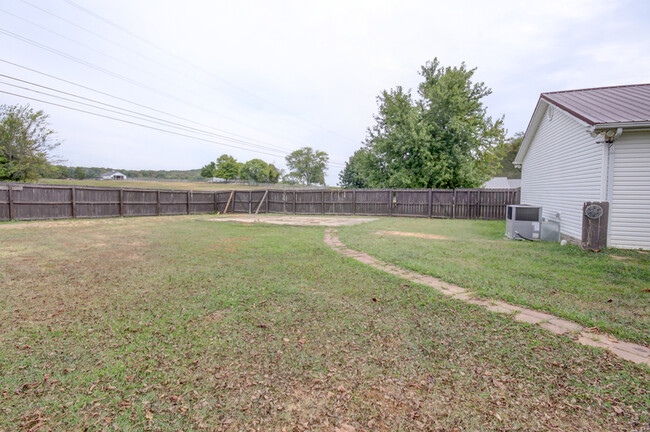 Building Photo - 16 Winding Oaks