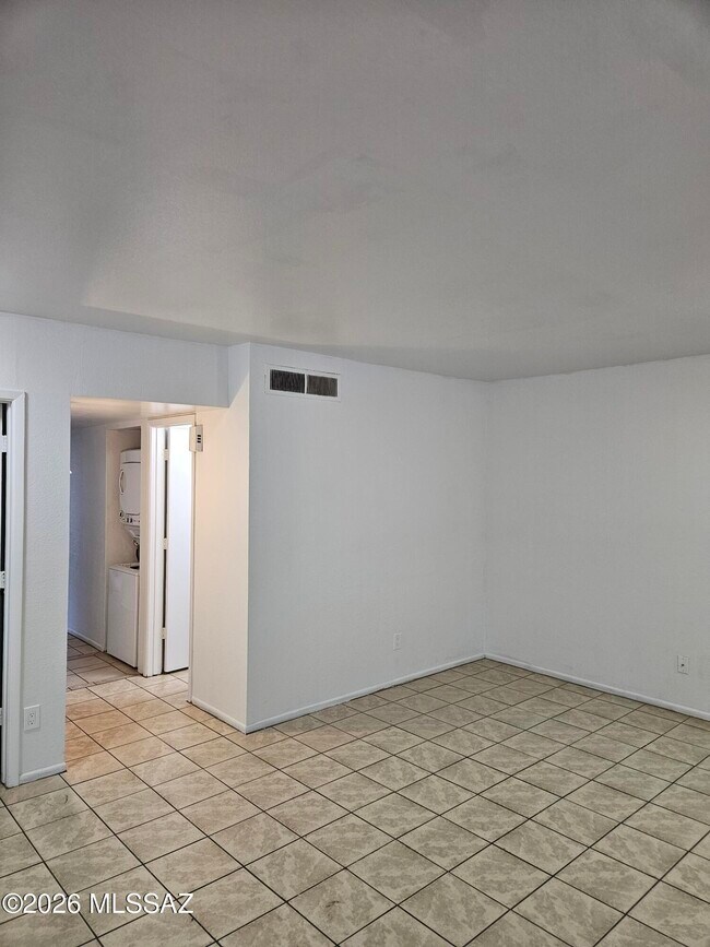 Building Photo - 1684 W Park Wood Ln