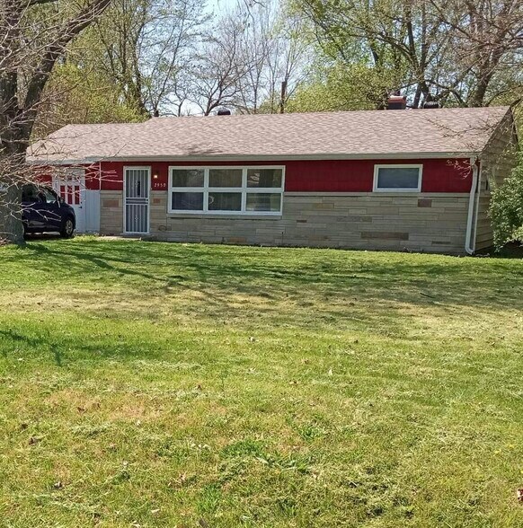 Lots of room for parking in driveway. - 2950 N Ritter Ave