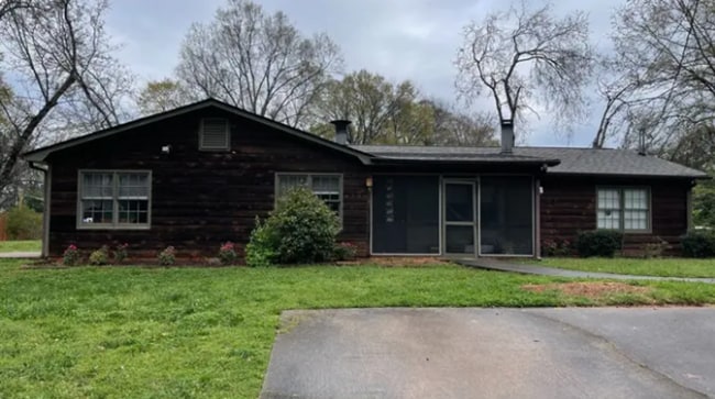 Building Photo - 2 Bedroom Duplex in Boulevard!