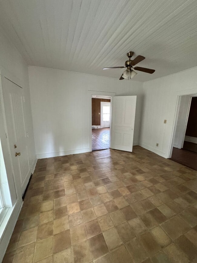 Building Photo - 2 or 3/1 in Grover, NC really located in E...
