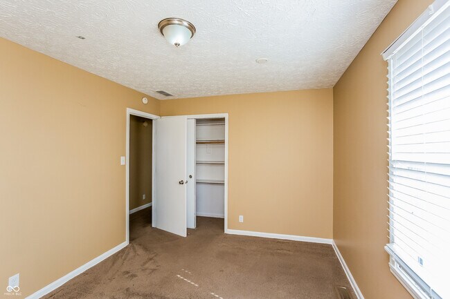 Building Photo - 3735 Crickwood Dr