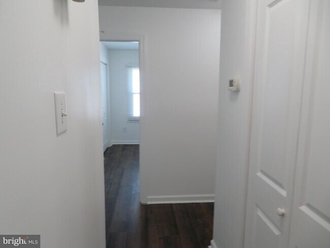 Building Photo - 7895 Pavilion Dr