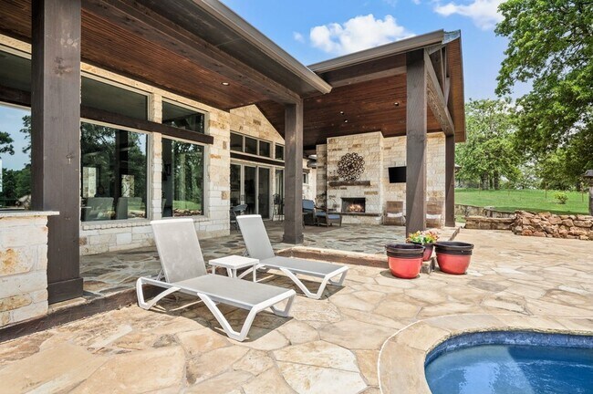 Building Photo - 248 Howard Rd