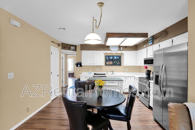Building Photo - 2064 S Farnsworth Dr