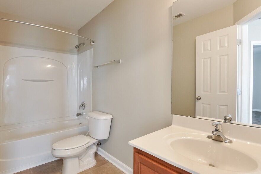Building Photo - 273 Woodcreek Ln