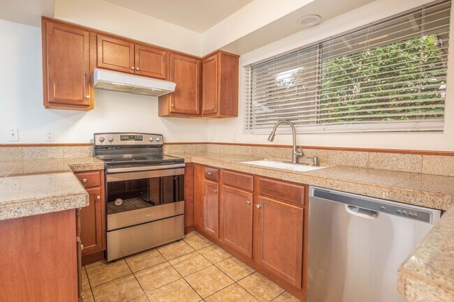 Building Photo - 329 Orizaba Ave