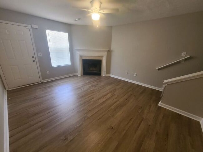 Building Photo - Gorgeous 3BR 2.5BA Home w/ Renovated Kitchen • Fenced Backyard• Garage Parking in Jonesboro