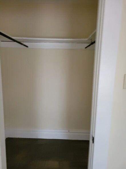 Building Photo - 410 Maple St