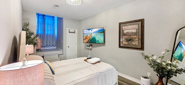 Building Photo - 1805 Irish Hill Dr