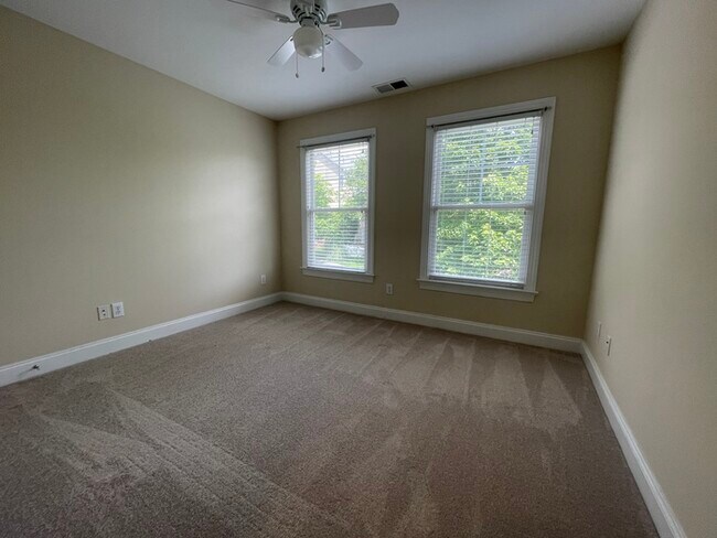 Building Photo - 102 LittleBranch Trail