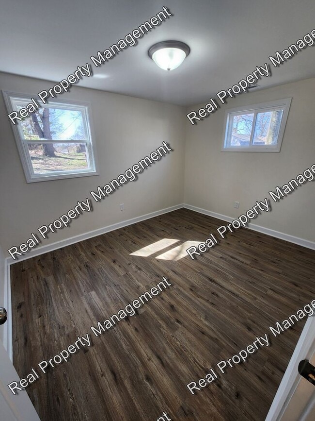 Building Photo - Updated Three Bedroom Ranch