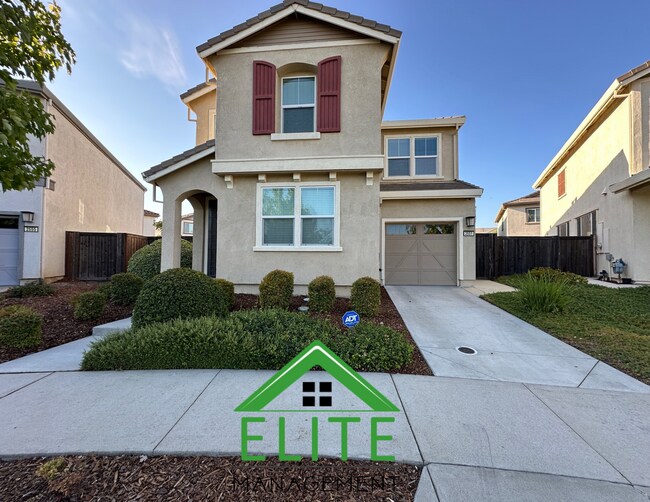 Primary Photo - Spacious 4-Bedroom Home in Sought-After No...