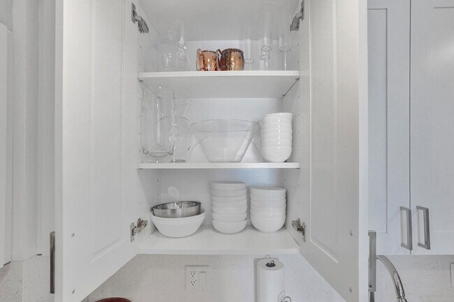 Building Photo - 401 Golden Isles Dr