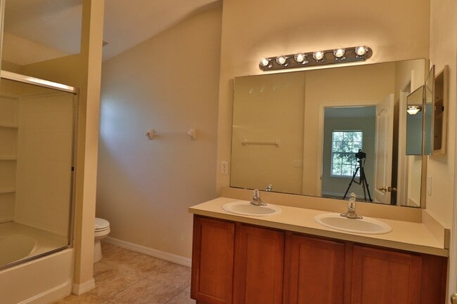 Building Photo - 3/2.5/2 Town Home in gated community with ...