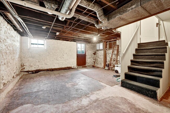 Building Photo - 5505 Rhodes Ave