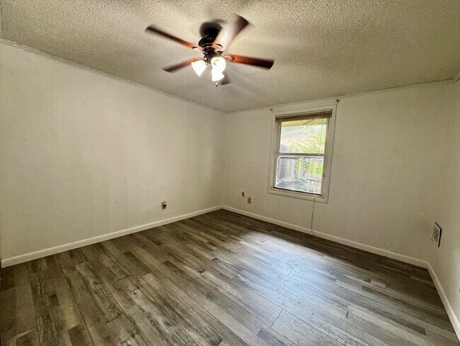 Building Photo - 5291 Dalewood Dr